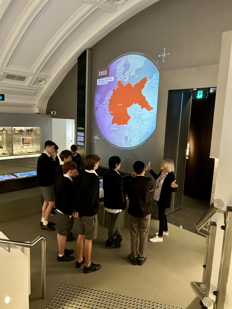 Interpretative experience guide & student understanding of the Holocaust.