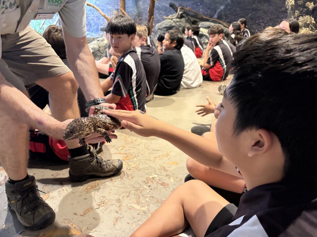 Students_with_a_Reptile