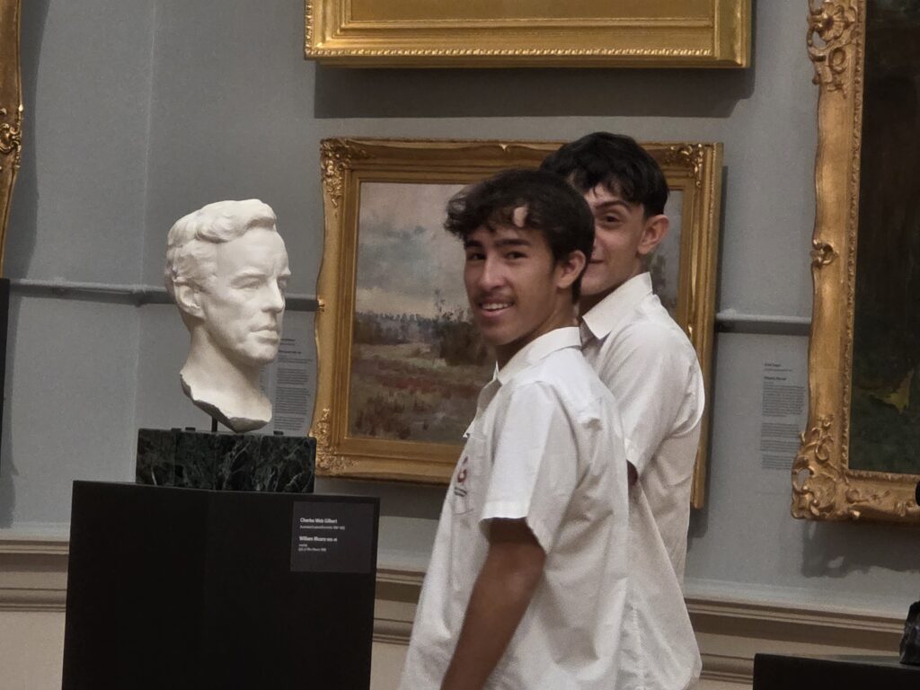 The visit encouraged students to deepen their appreciation of art and motivated them in their own artistic journeys